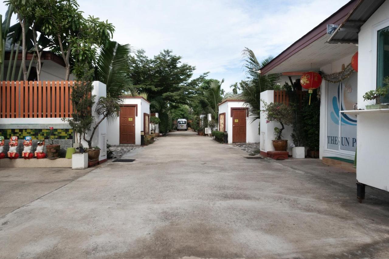Oyo 1043 The Sun Pool Villa ボプート エクステリア 写真